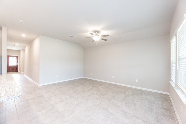Building Photo - 2031 Stella Pne Dr