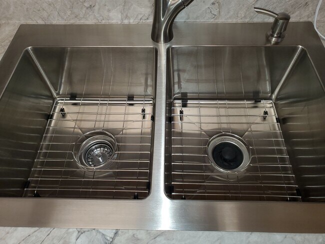 Building Photo - 1675 Cedarwood Dr