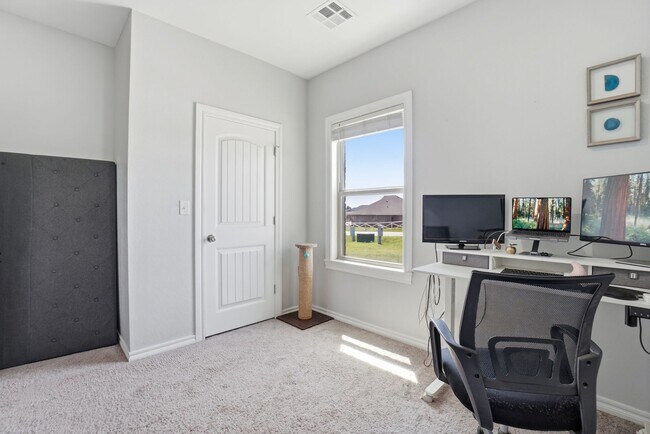 Building Photo - 4254 Mesa Dr