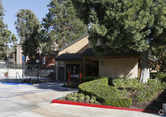 https://image1.apartmentfinder.com/i2/j9p2B3auGG7FLsl0f93M3BwCcVCPsvrjWHs3DiM8Xic/117/canyon-crest-views-apartments-riverside-ca-leasing-office.jpg