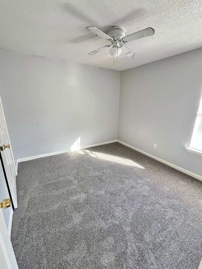 Building Photo - Newly Renovated Rental Home