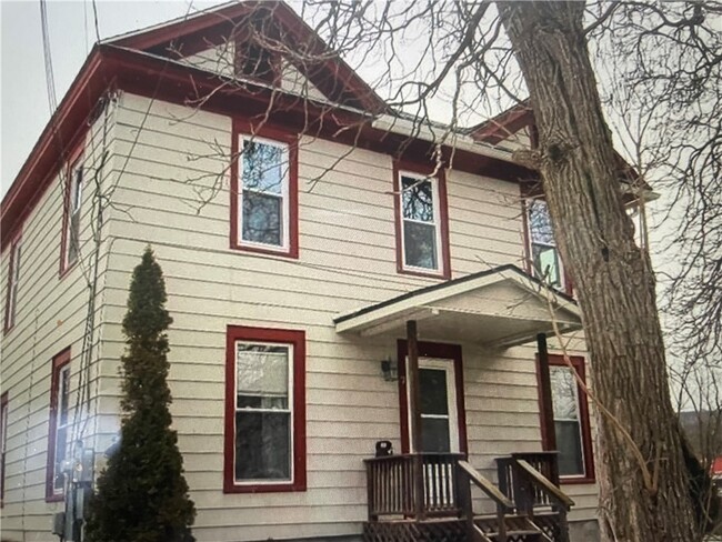 Primary Photo - 7 Wells Ave