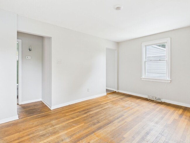 Building Photo - 4707 Castlewood Rd