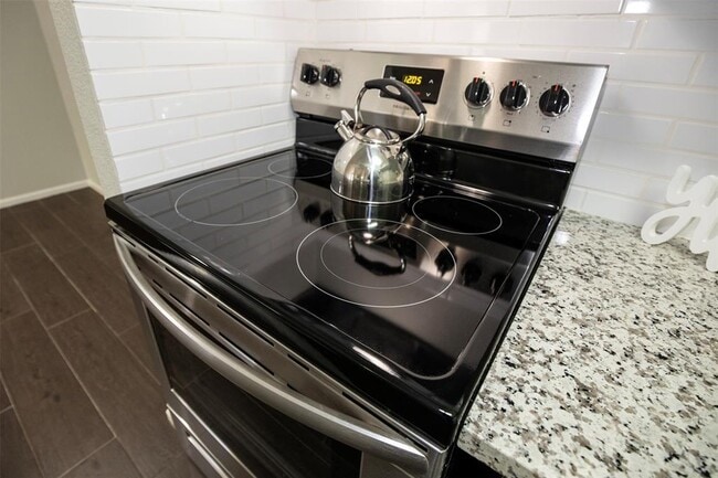 Building Photo - 3300 Pebblebrook Dr