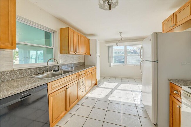 Building Photo - 1310 NE 4th Ter