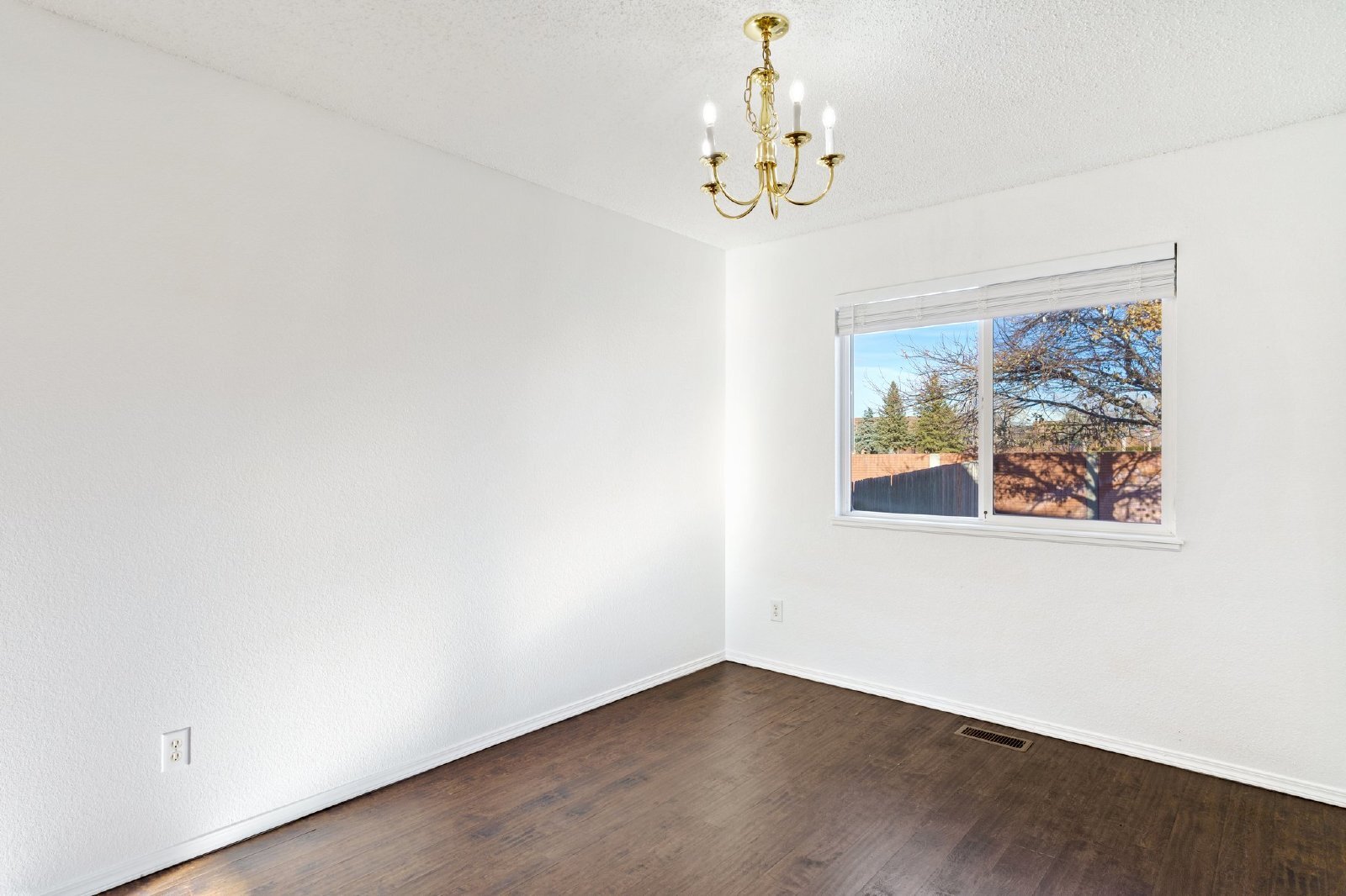Building Photo - Spacious 6BR Home with Finished Basement –...