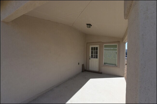 Building Photo - 3131 Red Orchard Dr