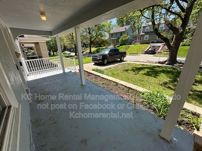 Building Photo - 5105 Walnut St