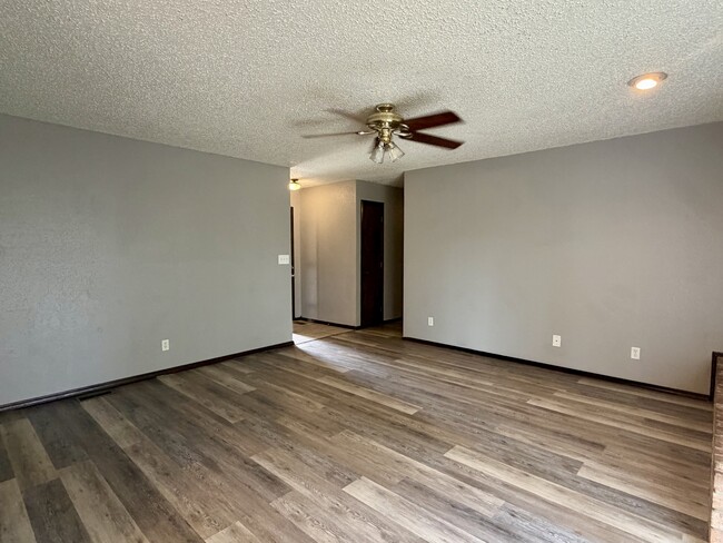 Building Photo - 109 S Keystone Dr