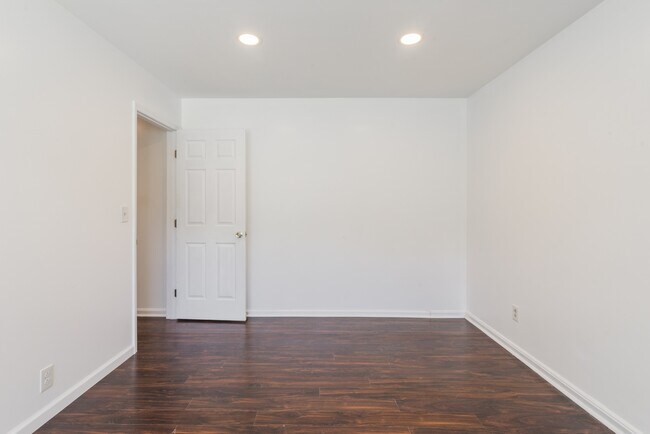 Building Photo - 1601 Sansberry Rd