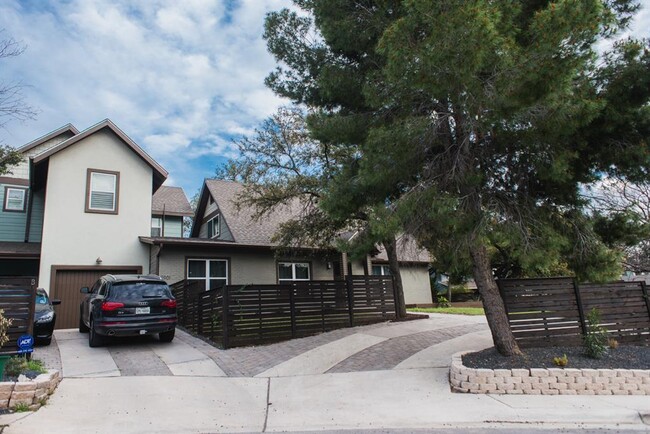 Building Photo - 2901 Gem Cir