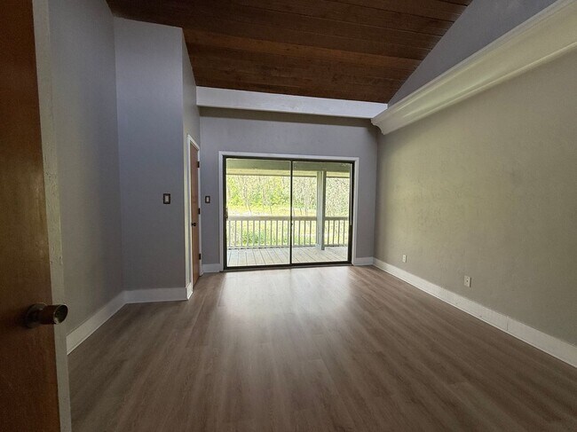 Building Photo - 5006 Sherwood Ln