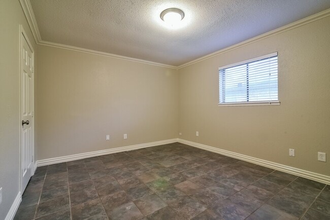 Building Photo - 15907 Marsh Hawk St