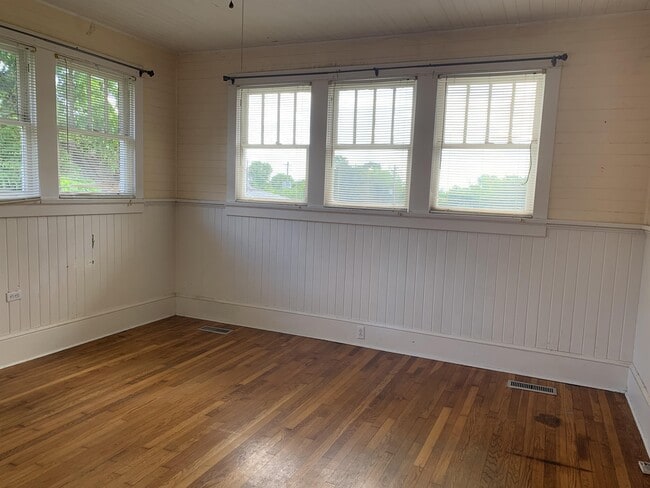 Building Photo - 313 S Brundidge St