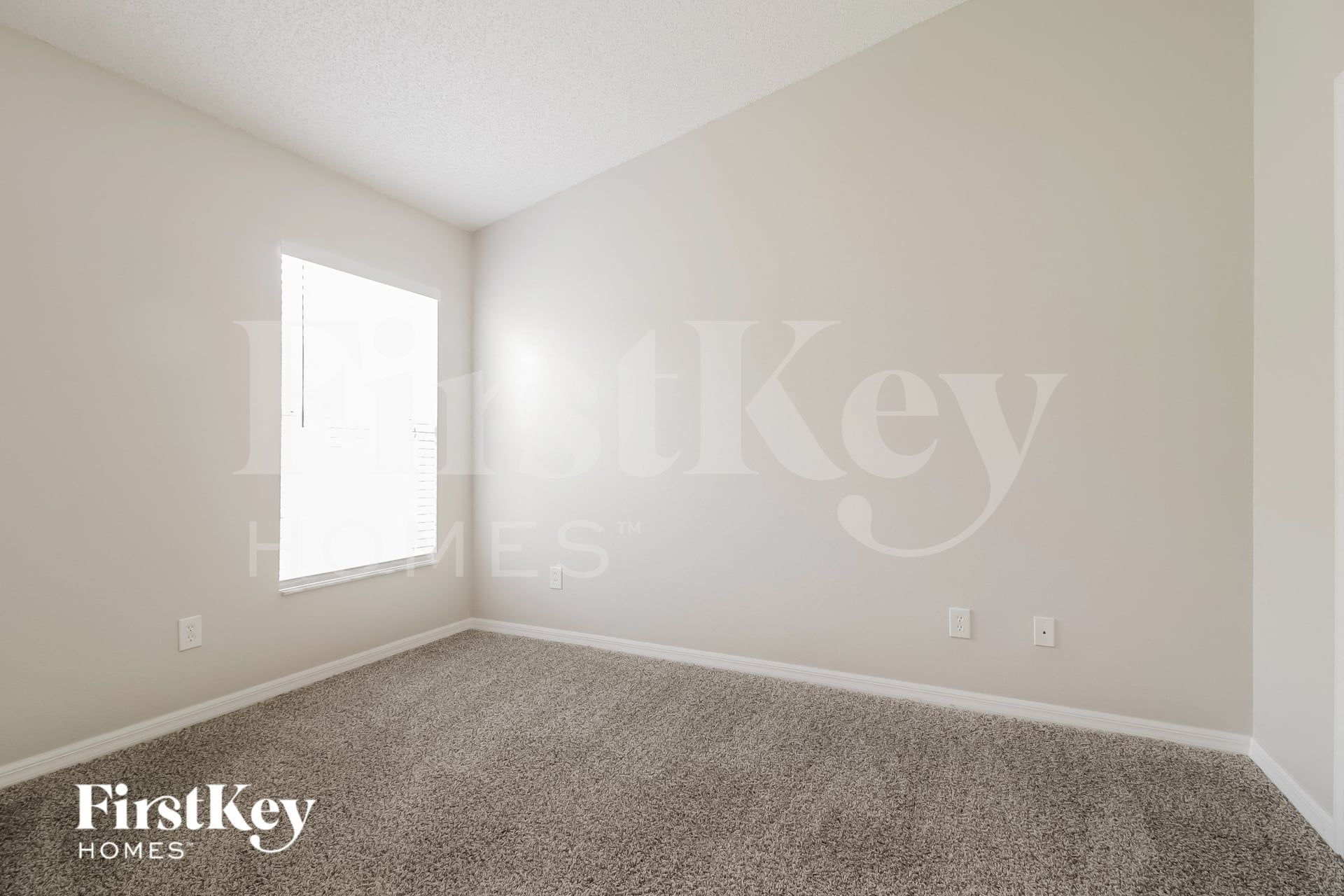 Building Photo - 211 Oak Branch Dr