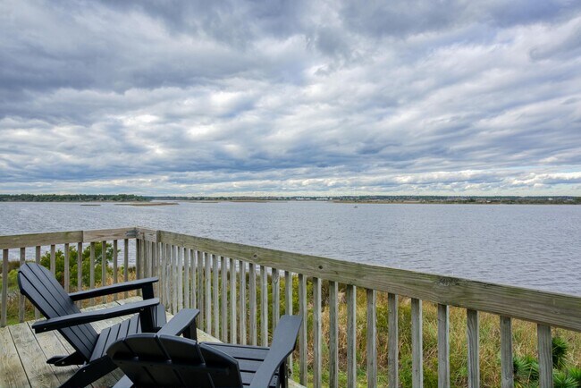 Building Photo - FURNISHED OFF-SEASON MONTHLY RENTAL-STARTI...