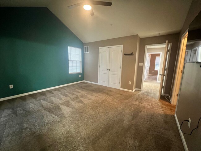 Building Photo - Amazing 3 BR/2 Full BA & 2 Half BA EOG Tow...