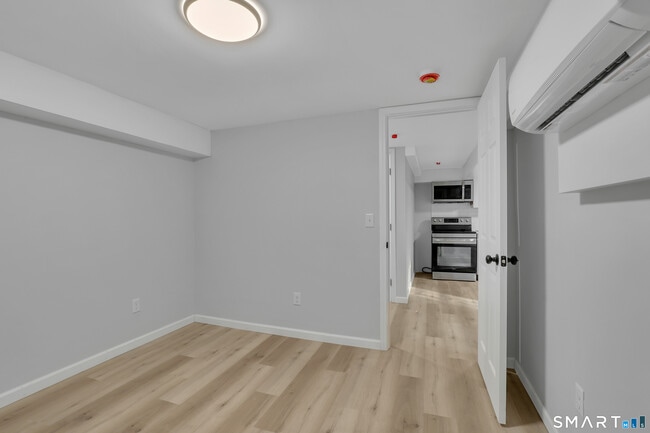 Building Photo - 194 Hartford Rd