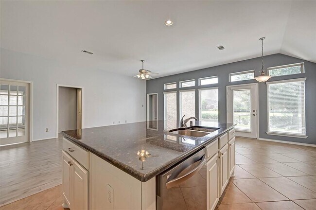 Building Photo - 26243 Crystal Cove Ln