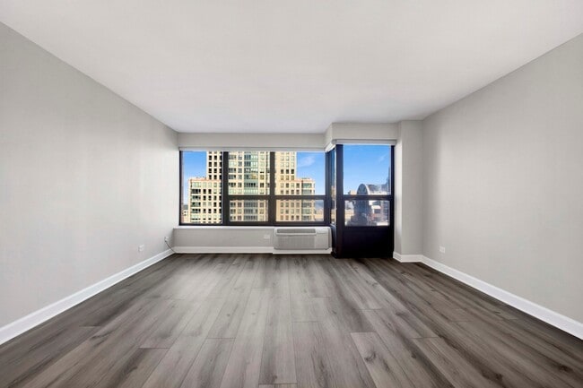 Building Photo - 30 E Huron St