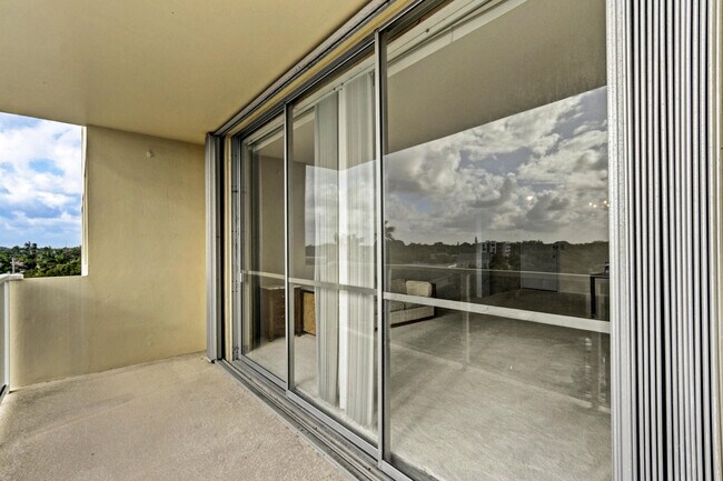 Building Photo - 2800 N Flagler Dr