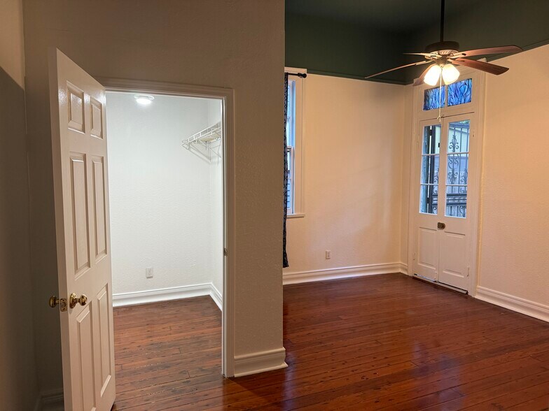 Building Photo - 442 S Rendon St