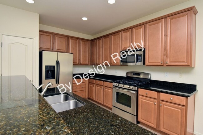 Building Photo - Immaculate Willow Ridge 4 Bedroom 2 Bath