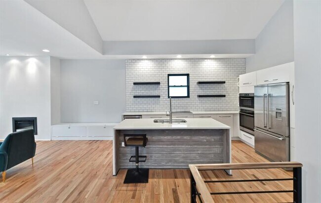 Building Photo - 632 Boulevard NE