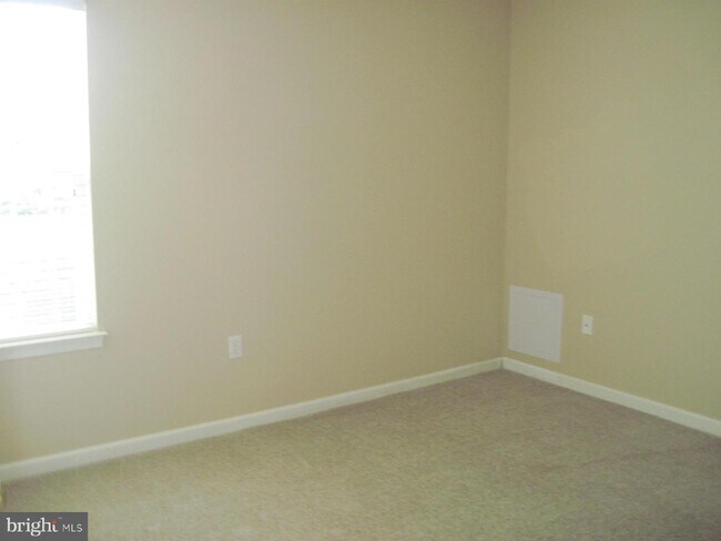 Building Photo - 7014 Seneca Ridge Dr
