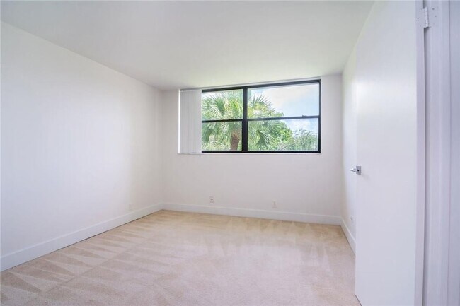 Building Photo - 491 Racquet Club Rd