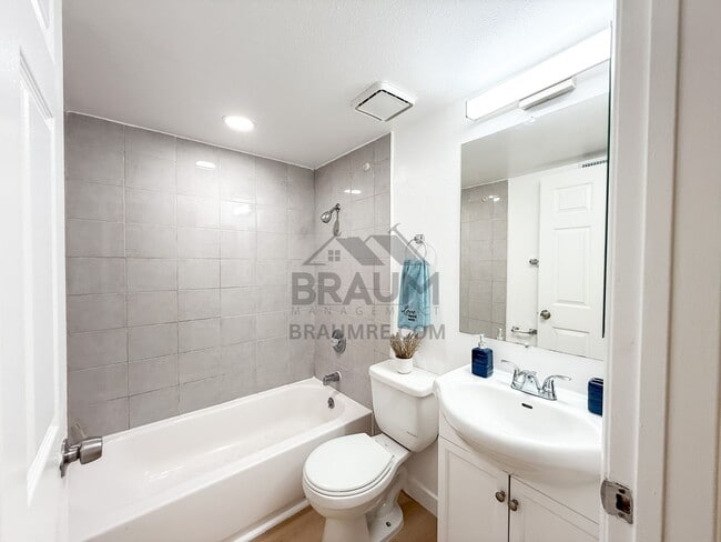 Building Photo - 11839 Burbank Blvd