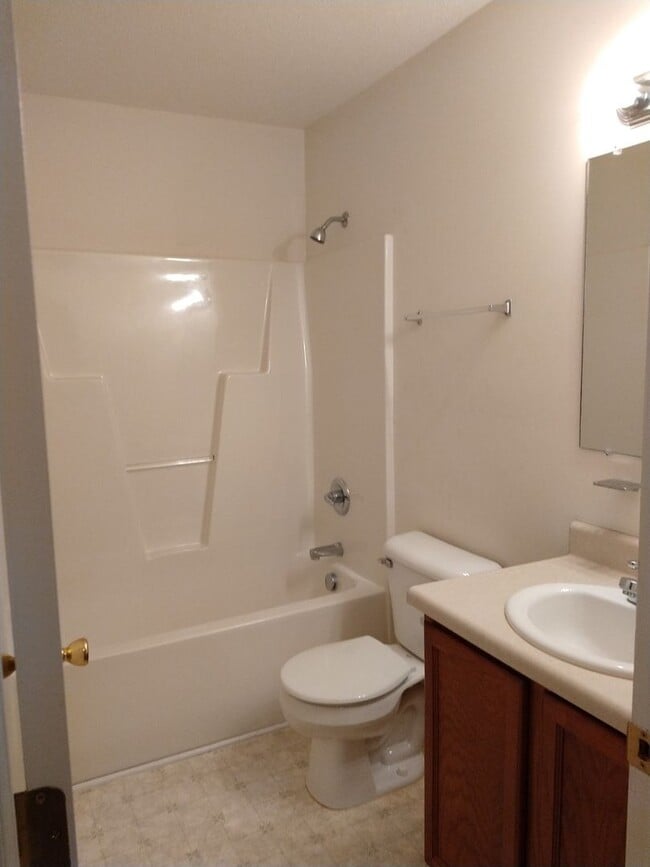 Building Photo - 109 E Coopers Ct