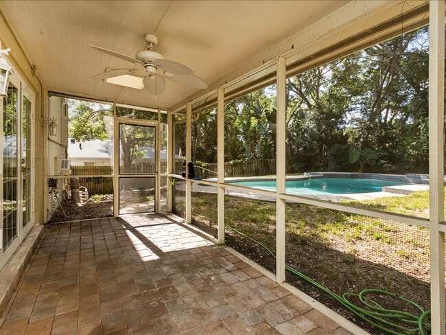 Building Photo - Single Family Pool Home Excellent Location