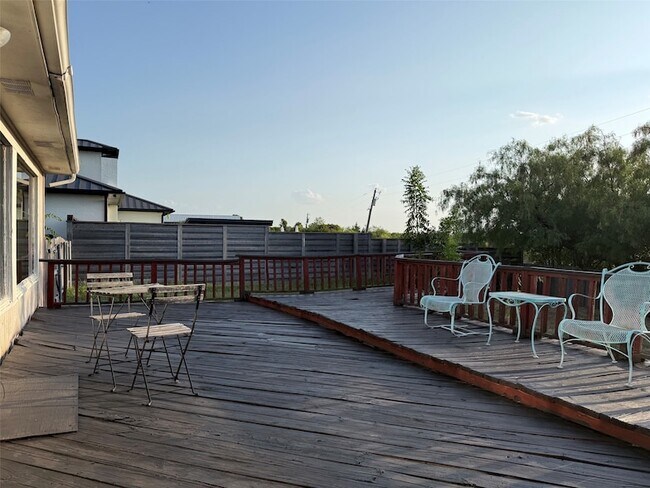 Building Photo - 2110 Lariat Trail