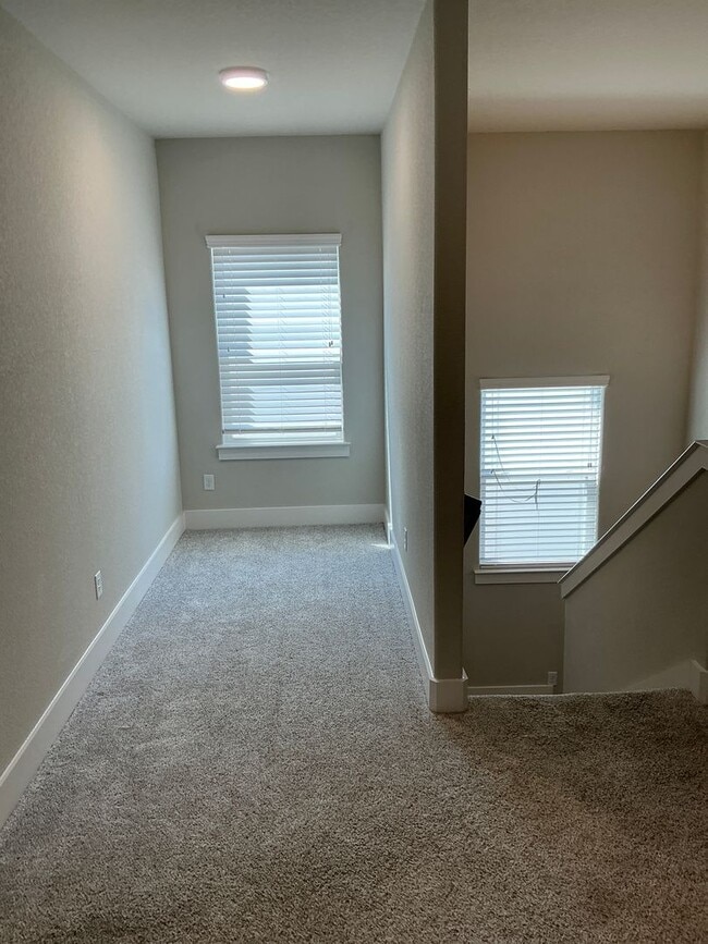 Building Photo - 4/2/2 GODLEY ISD - Two Story Home - Fireplace