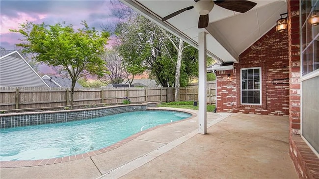 Building Photo - 404 Timberdale Dr