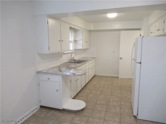 Building Photo - 285 Marion Dr