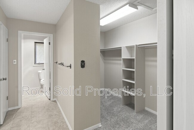 Building Photo - 5416 Meadowbrook Dr