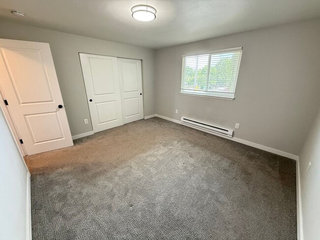 Building Photo - Renovated Ruston Home w/ Water View