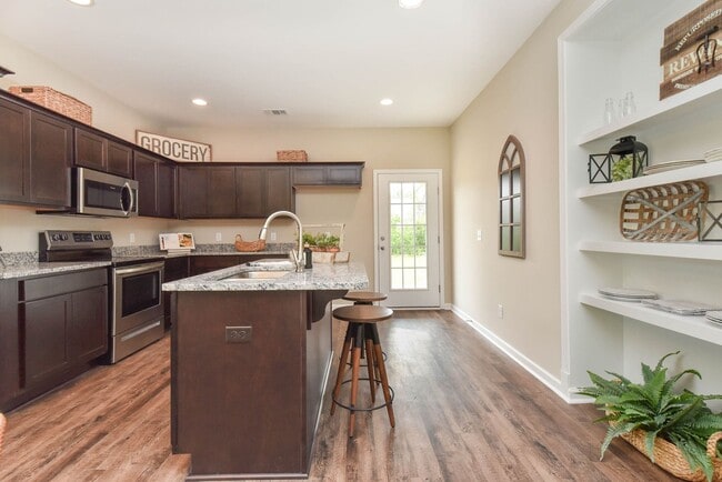 Building Photo - Coming Available!