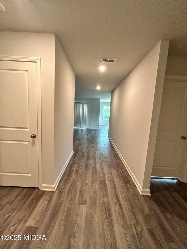 Building Photo - 272 Laurel Springs Dr