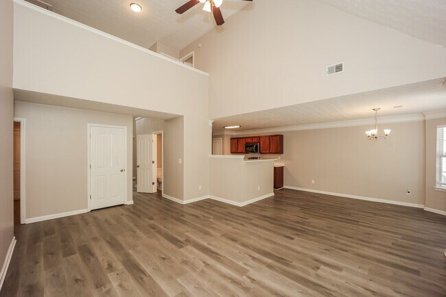 Building Photo - 41 St Charles Pl