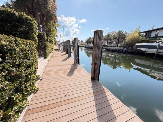 Building Photo - 3200 NE 165th St