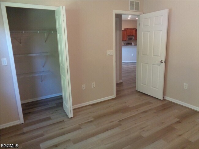 Building Photo - 2463 Nature Pointe Loop