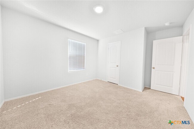 Building Photo - 813 Indigo Wy