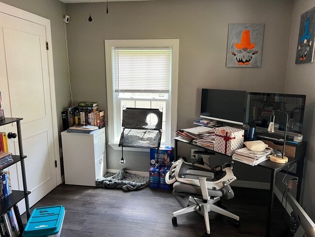 Building Photo - Comfort and Convenience : 3 Bedroom 2 Bath...