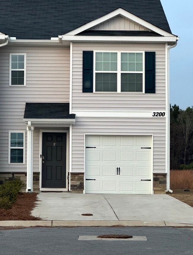 Building Photo - 3200 Tatlock Wy