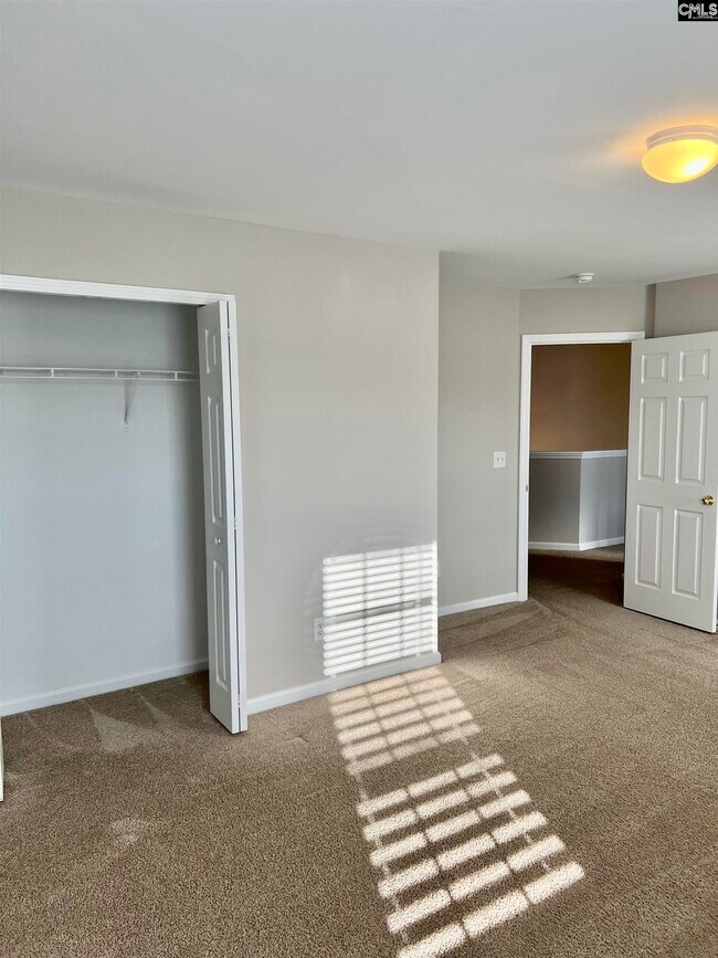 Building Photo - 211 Pinebluff Ct