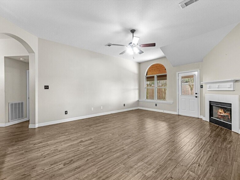 Building Photo - 1433 Old Hickory Ln