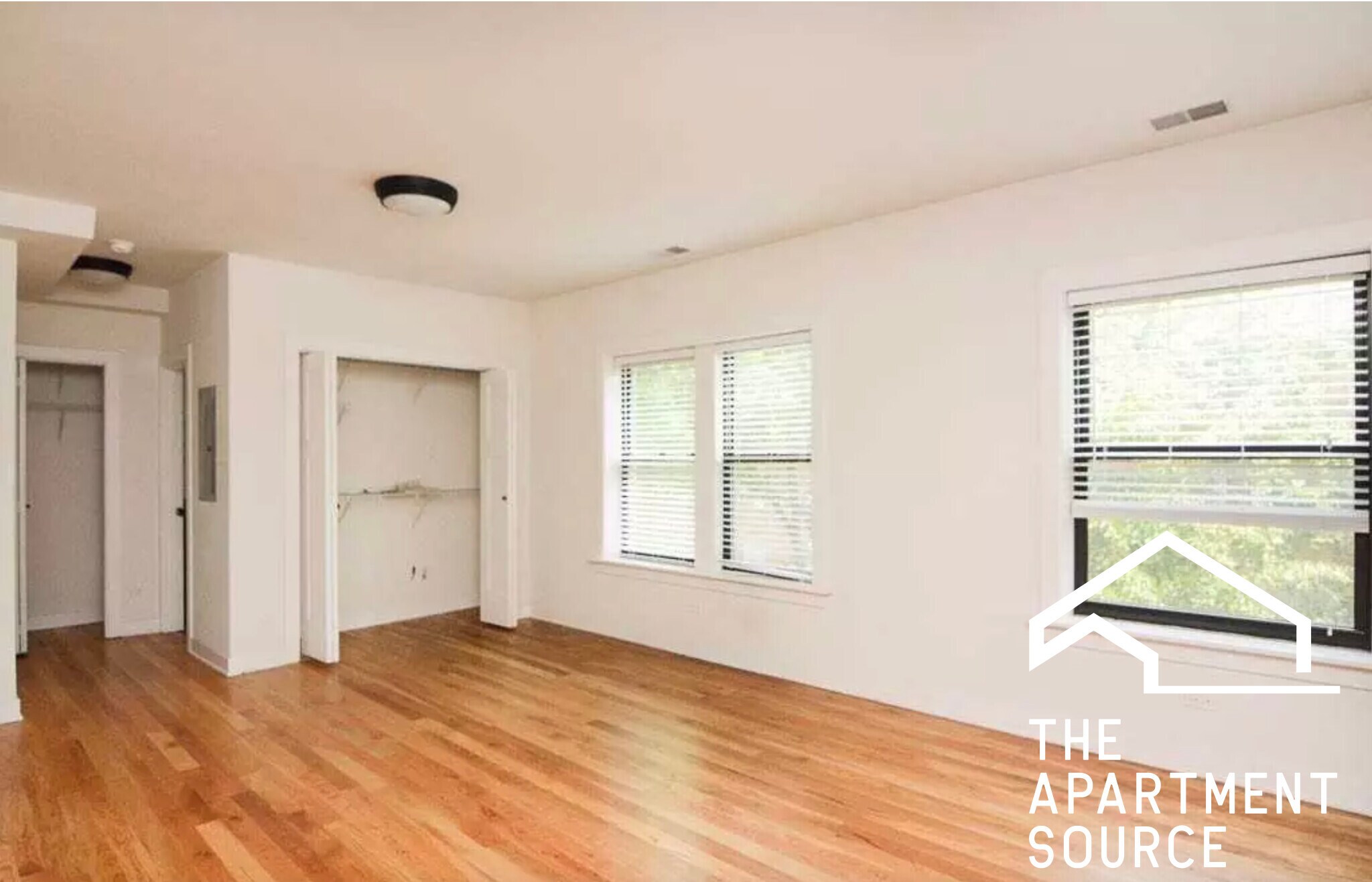 Building Photo - 2203 W Eastwood Ave